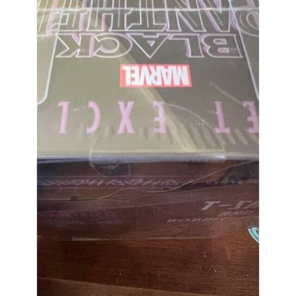 Funko Pop! & Tee - Black Panther GITD Target Excl XL in PROTECTOR - Picture 2 of 4